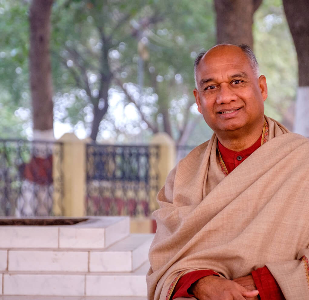 himalayan-institute-2021sr-carrie-demers-theresa-oswald-headshot-outside-510-x-494